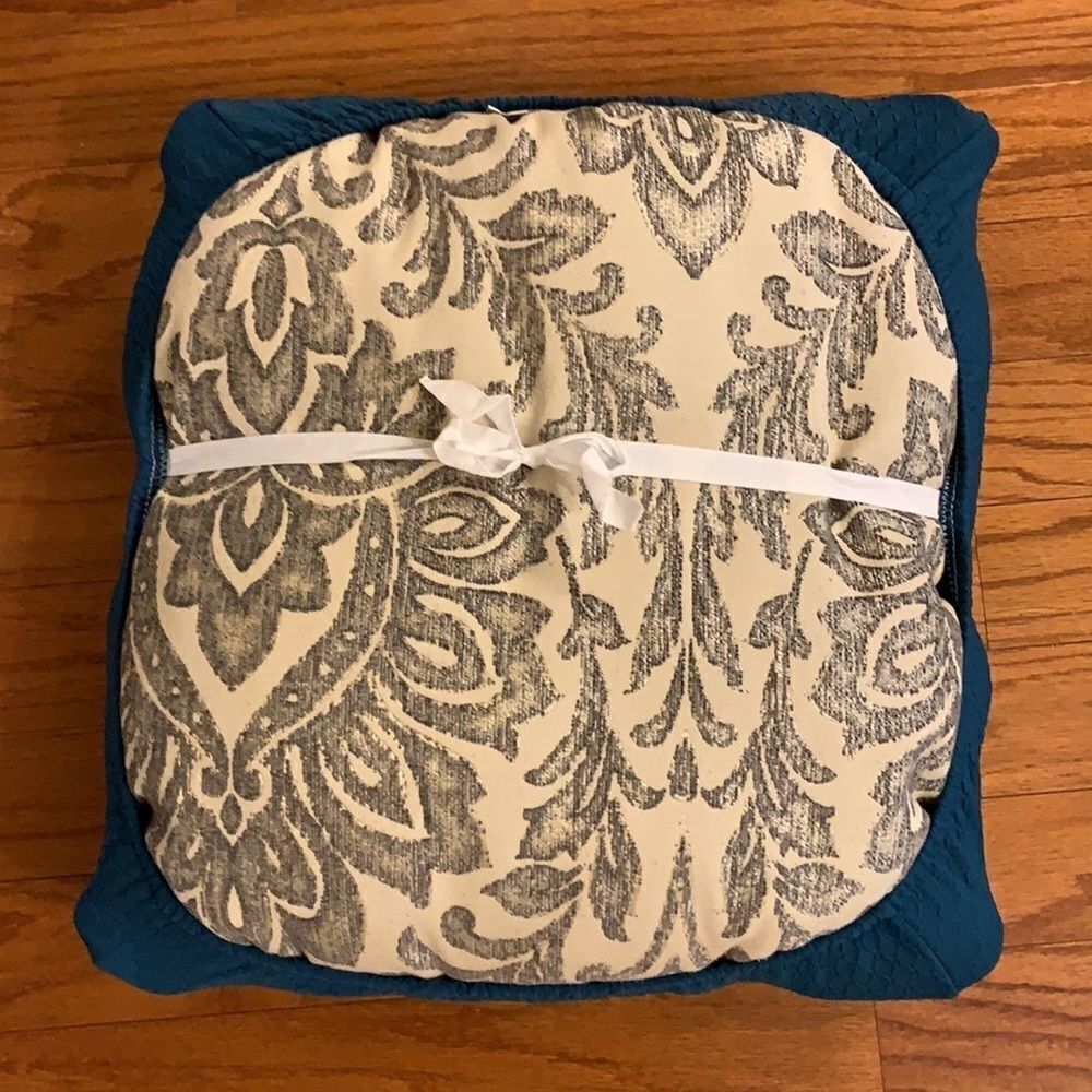 Pillow cover - Picture 2 of 5